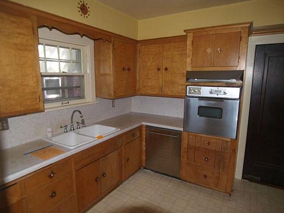 5th image of 3331 Newton Ave N