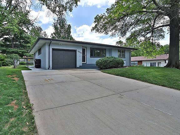 3rd image of 1820 Brookhaven Dr