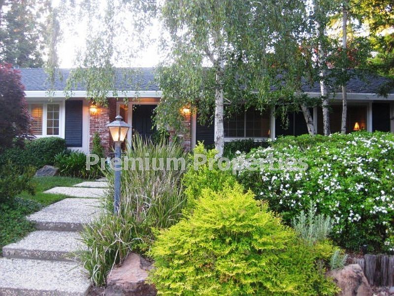 1st image of 489 Tharp Dr