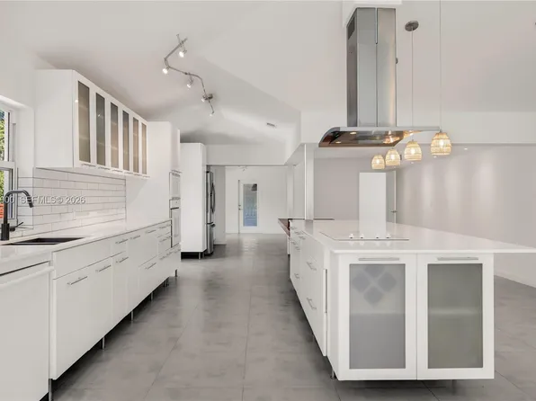 801 NE 118th St, Biscayne Park, FL 33161