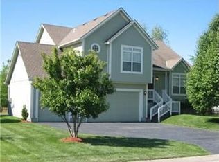305 SW Brielle Ln, Lees Summit, MO 64082