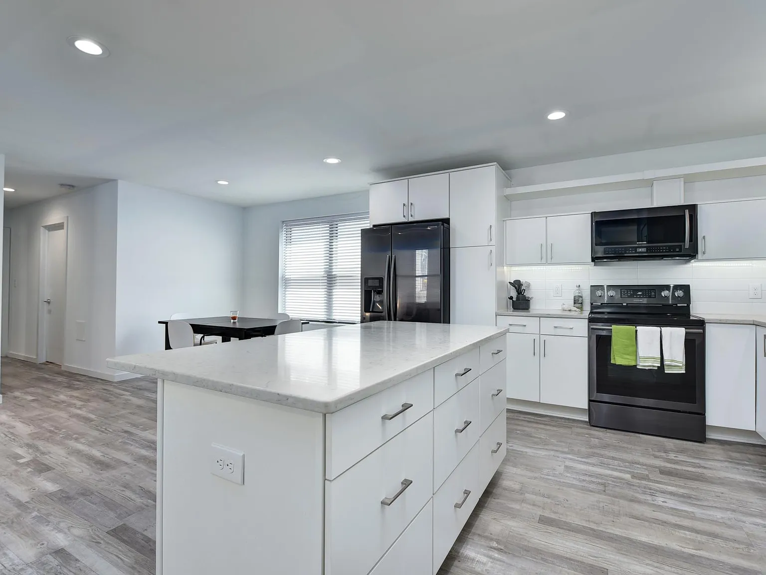 2 bed, 1020 sqft, $2,475 — Photo 1