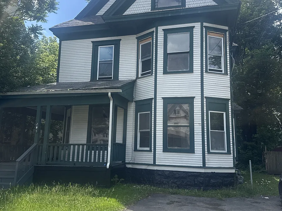 207 McLennan Ave #2