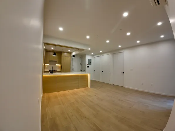 366 Harman Street image 1 of 25