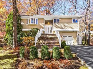 337 Lake Shore Dr, Pleasantville, NY 10570