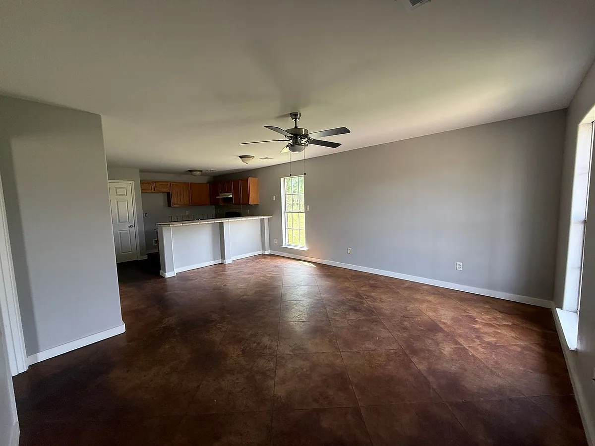 Building Photo - 113B Nikki Dr