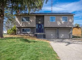 13690 Neuman Lake Rd, Milton, IN 47357