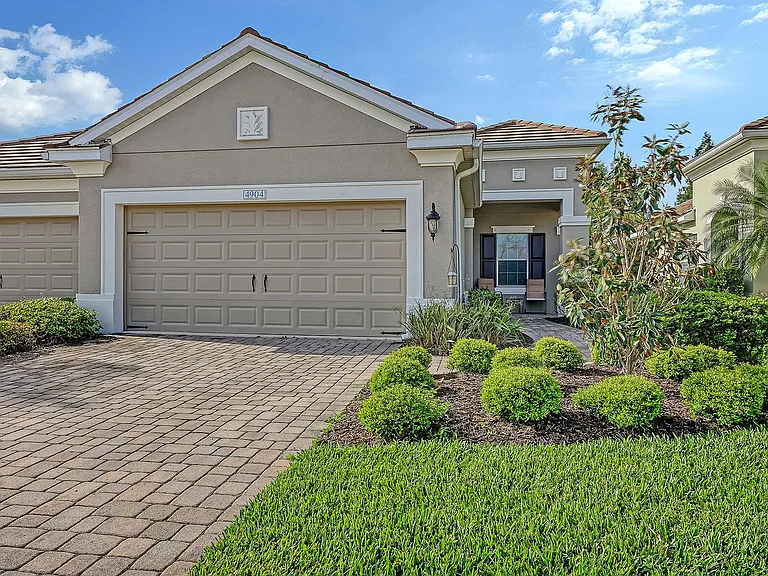 4904 Maymont Park Cir — Photo 1