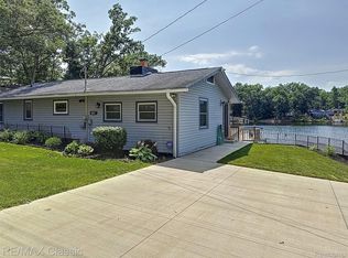 2455 Surrey St, Harrison, MI 48625