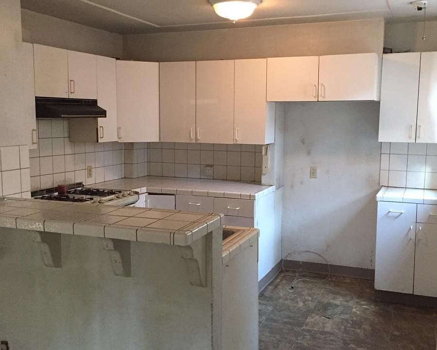 2nd image of 11 W Arcade St