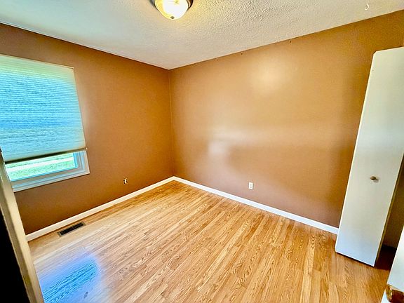 5th image of 2832 Rutherford Dr