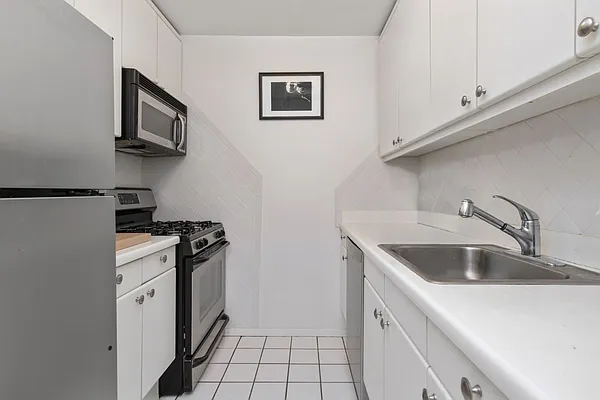 Rented by Compass | media 14