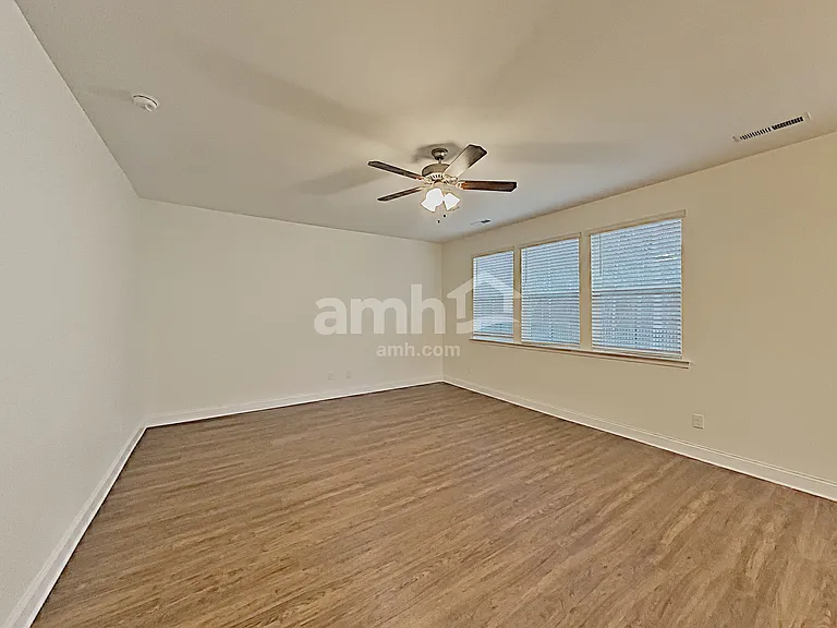 331 Elmhurst Dr — Photo 13