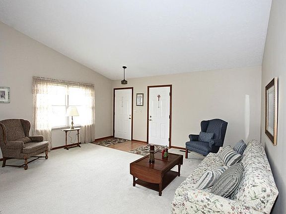 4th image of 2127 Oakwood Ct