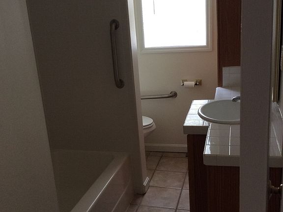 4th image of 809 Greenwood Ln