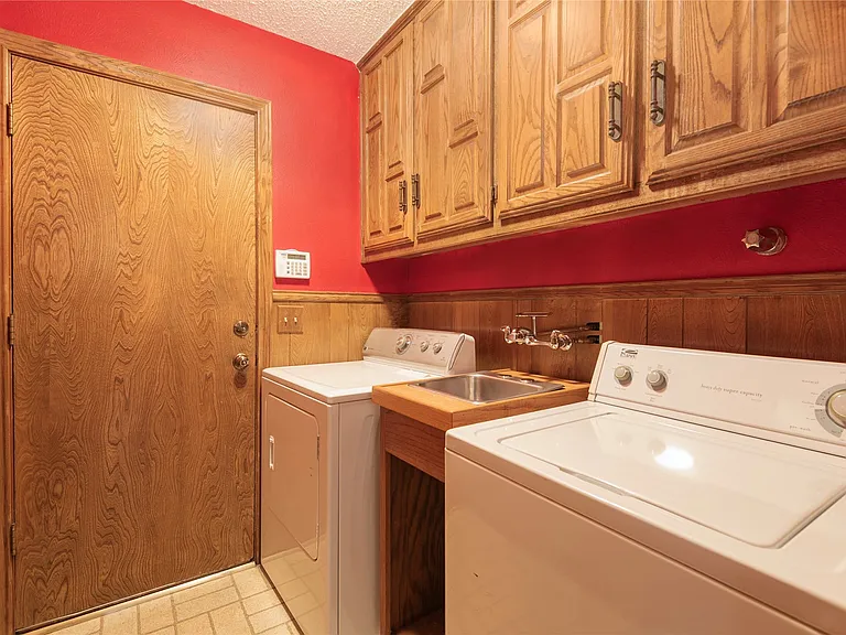 Note the sink in the laundry room