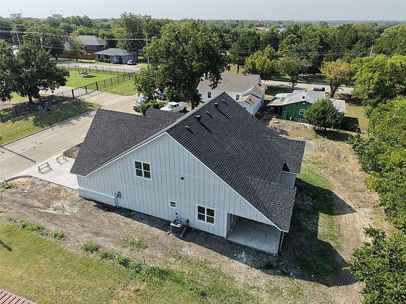 3rd image of 908 1st St