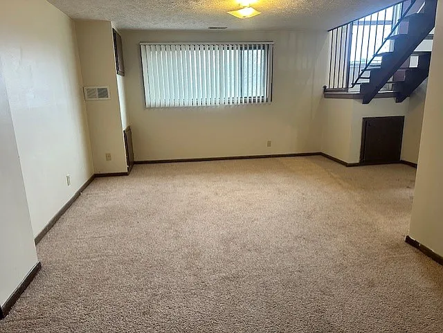 7910 Clover Ct — Photo 9