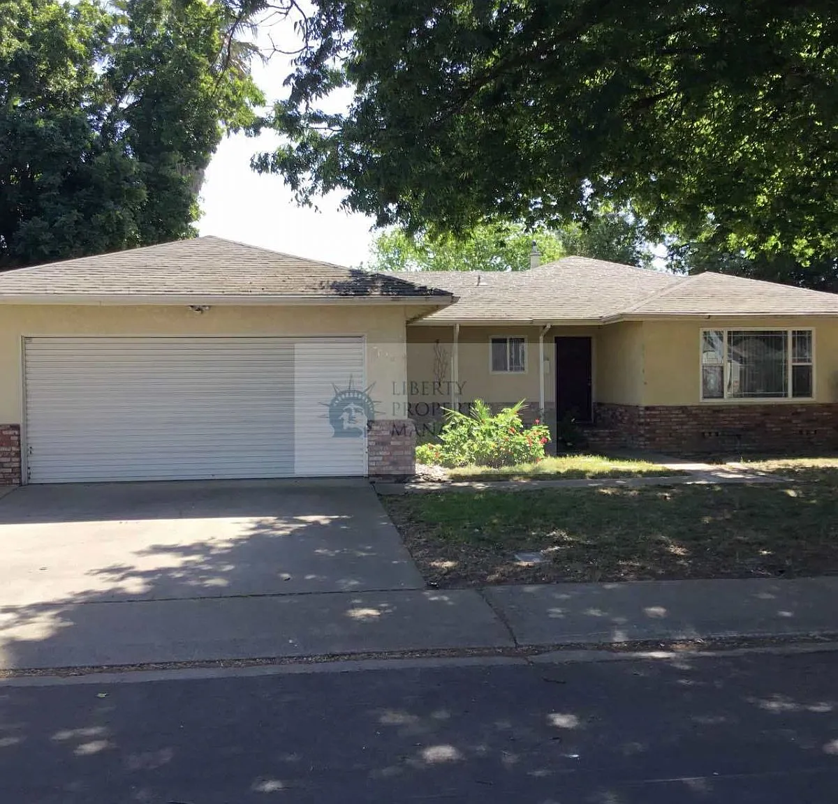 3 bed, 1409 sqft, $2,295 — Photo 1