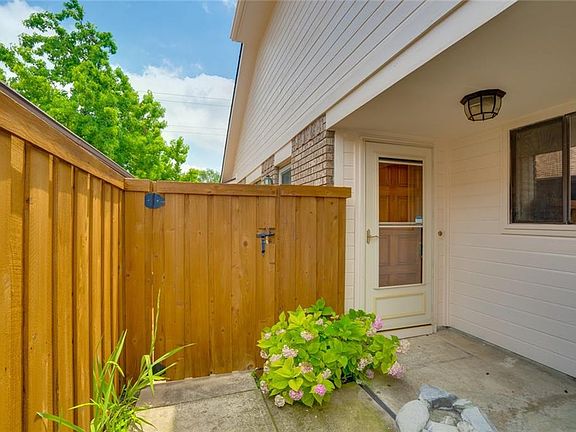 3rd image of 6904 Moccasin Dr