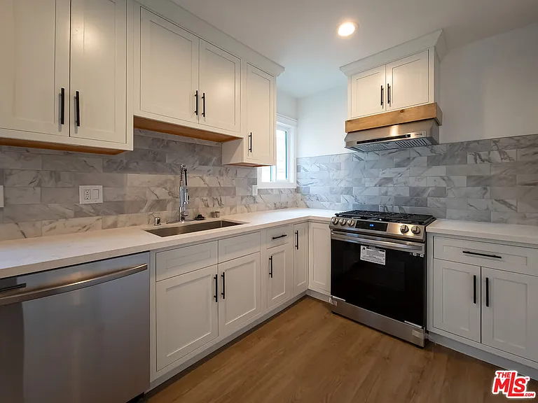 94 S Vinedo Ave — Photo 9