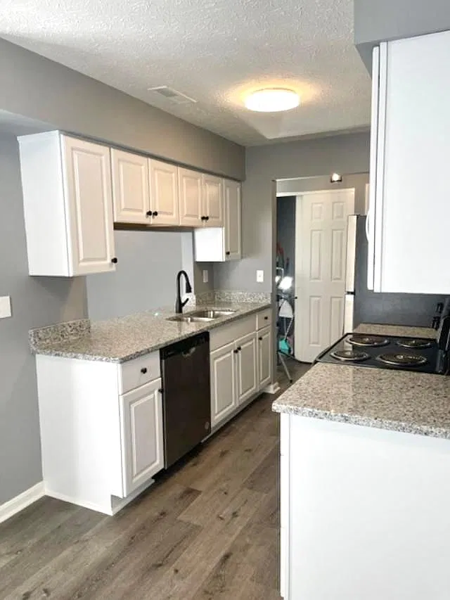 2 bed, 1.5 bath, 958 sqft, $1,350 — Photo 1