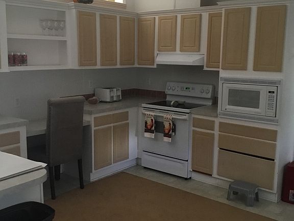 4th image of 3859 Sunset Dr