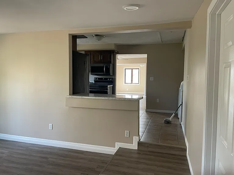 137 Roark Ave — Photo 6