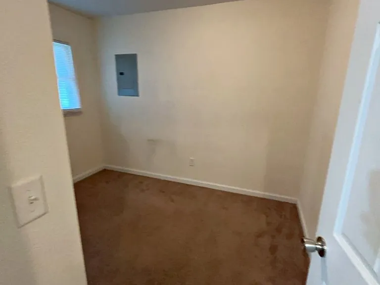 Skyline Apartments — Photo 38