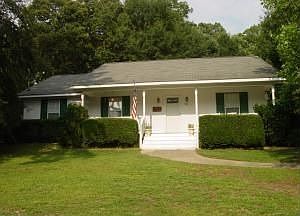 1st image of 897 Lakeshore Dr