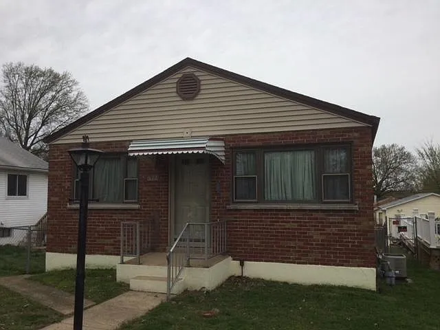 769 Ruprecht Ave photo 1