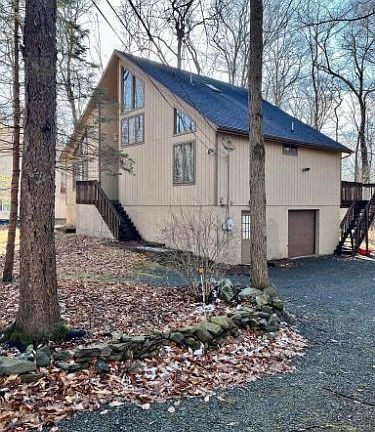 3rd image of 147 Livingston Ln