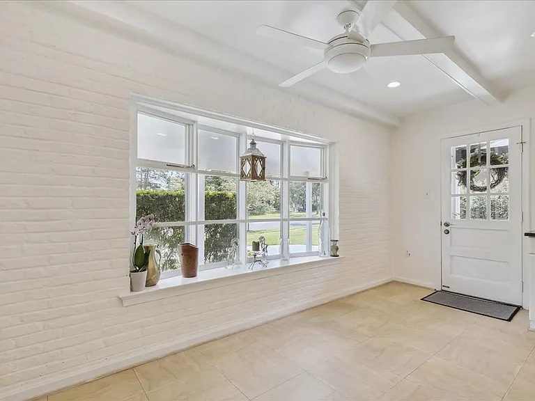 1397 Canterbury Way — Photo 7