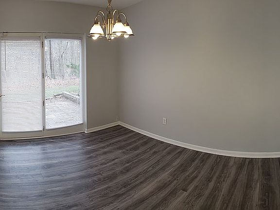 Dining room - Angle 1