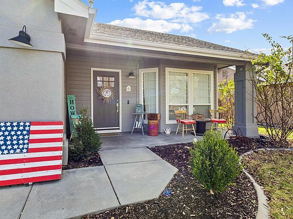 4th image of 2217 E Kara Anne Ave