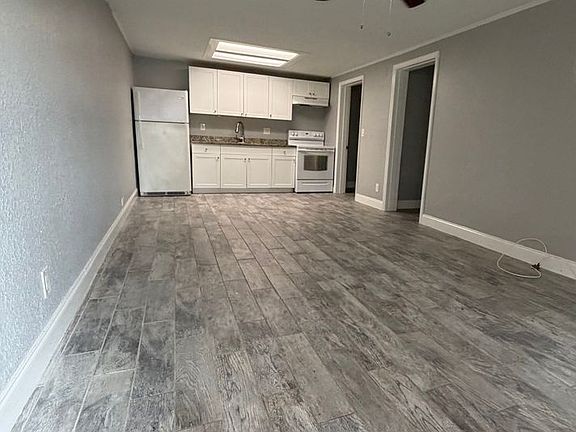 5th image of 1400 Strawberry Pl APT 33
