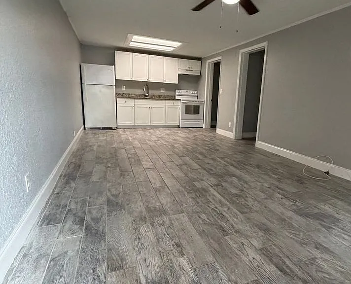 Strawberry Place Apartments — Photo 14