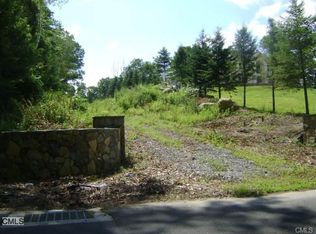 569 Skokorat Rd, Beacon Falls, CT 06403