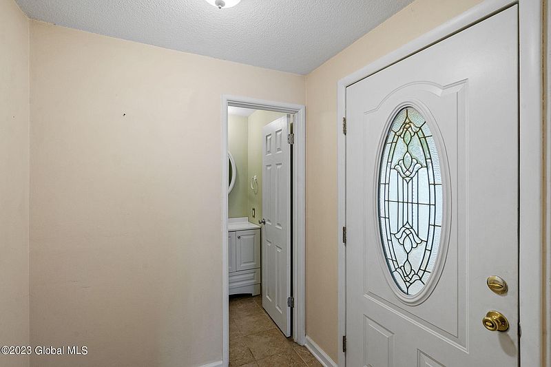 5th image of 72 Yorkshire Drive