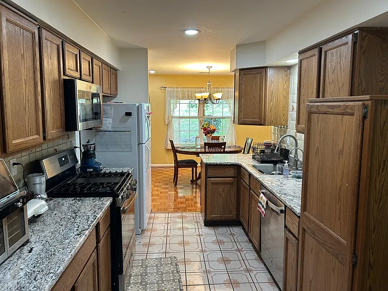 27 E Chicopee Dr — Photo 5