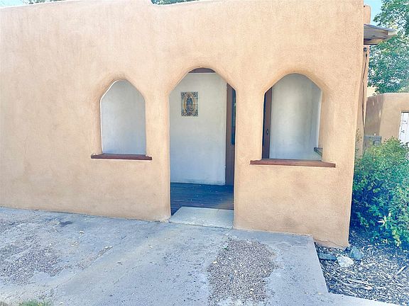 2nd image of 118 Amor Ln
