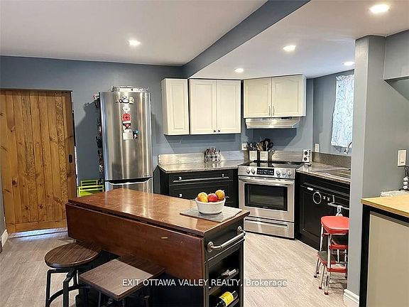 4th image of 444 Isabella St