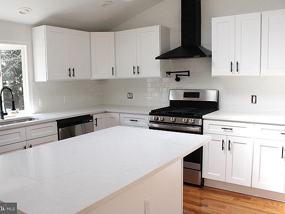 5th image of 307 Park Cir