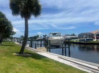 25 Oakwood Dr N #25, Englewood, FL 34223