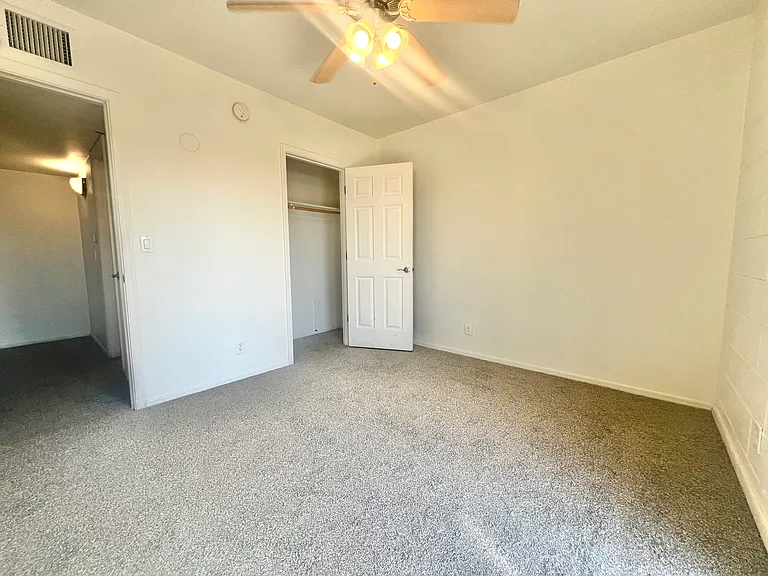 2821 N Columbus Blvd #19 — Photo 20