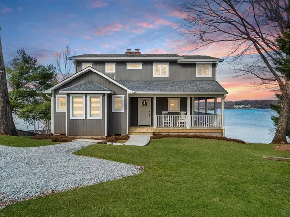 100 Blackwater Shores Rd, Union Hall, VA 24176