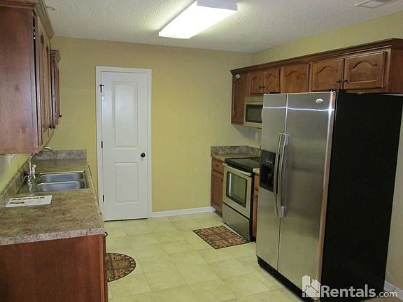 3rd image of 821 Saint Johns Blvd