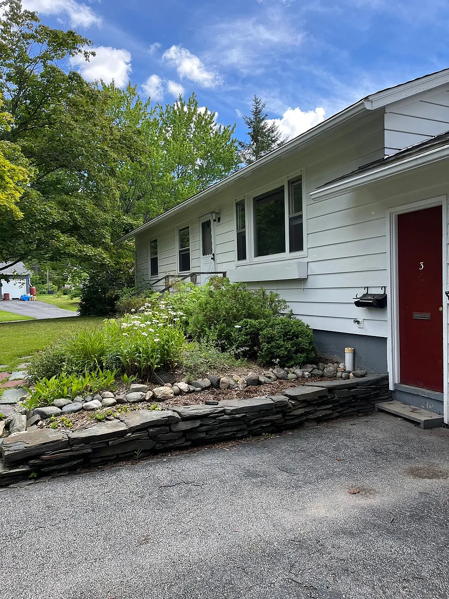 Building Photo - 3 Crescent Ln