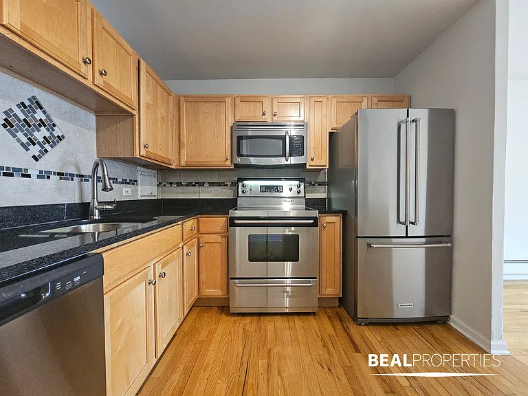 1344 N Dearborn — Photo 54