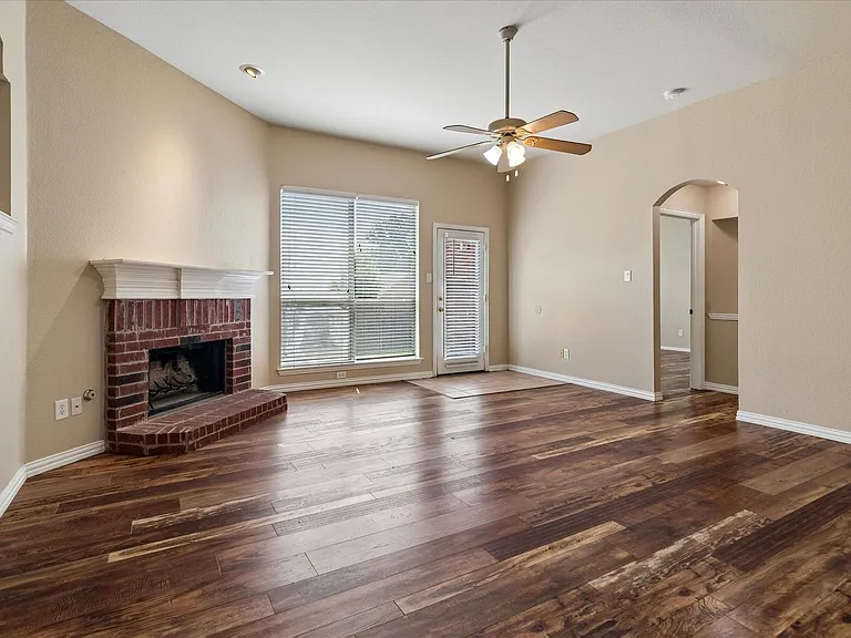 5001 Lake Crest Dr — Photo 6